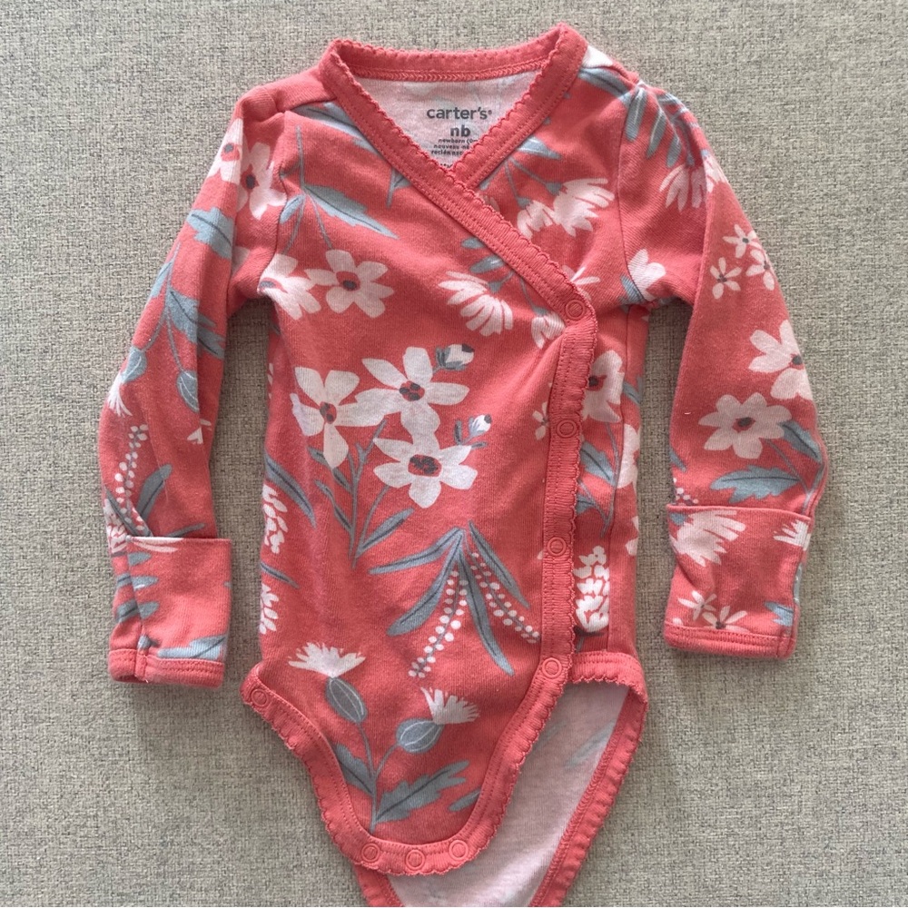 Long sleeve newborn onesies and pants bundle - Picture 4 of 5